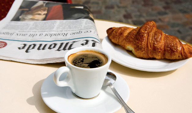 paris-cafe-croissant-le-monde