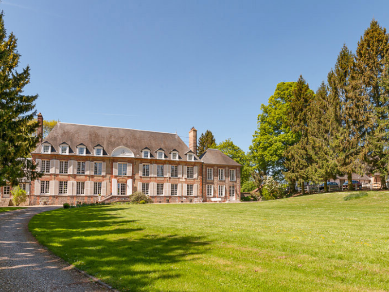 Chateau-_Exterior-10_Flipped