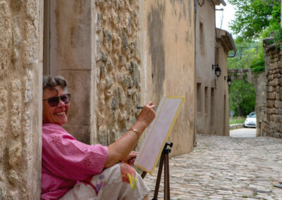 Guest-Painting-Smiling–400×284