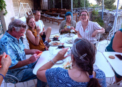 Happy-Painters-Socializing-400×284