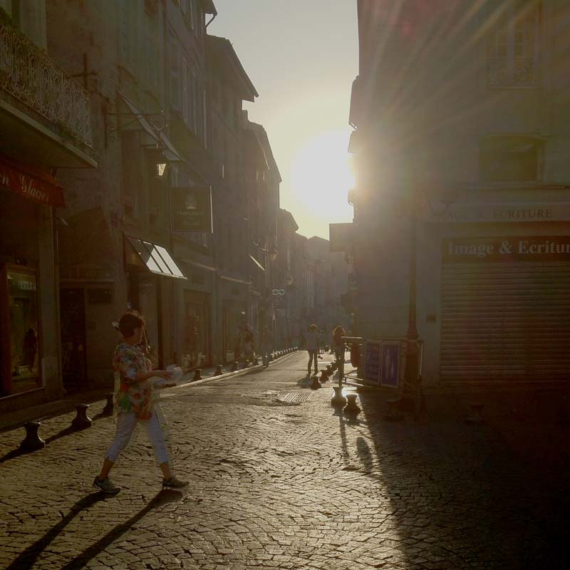 avignon-back-light-sm